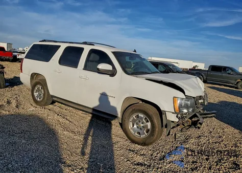 2014 Chevrolet Suburban C1500 Lt z USA, uszkodzony, nr VIN 1GNSCJE01ER103470